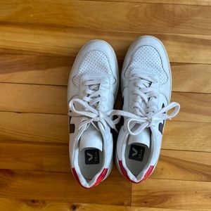 Veja V-10 Sneaker Size 39
